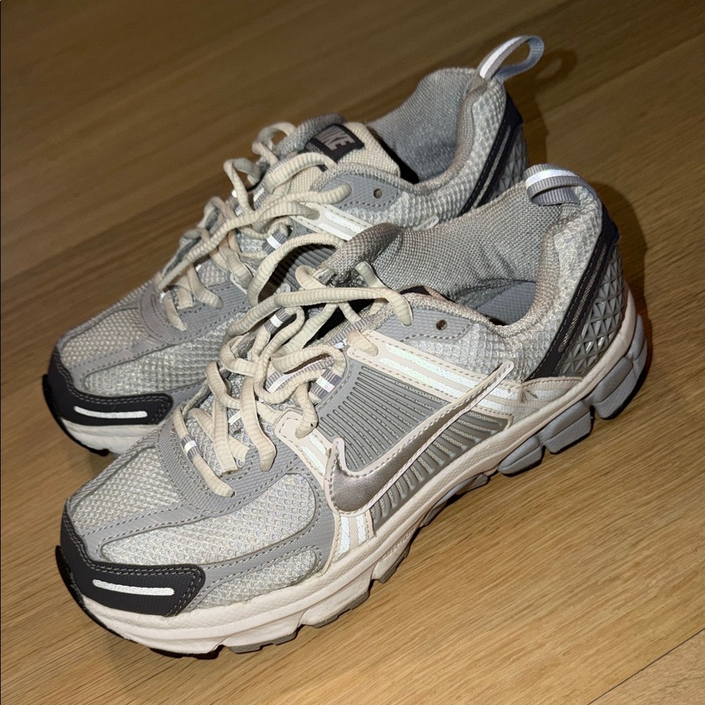 Kids Vomero 5  in excellent condition